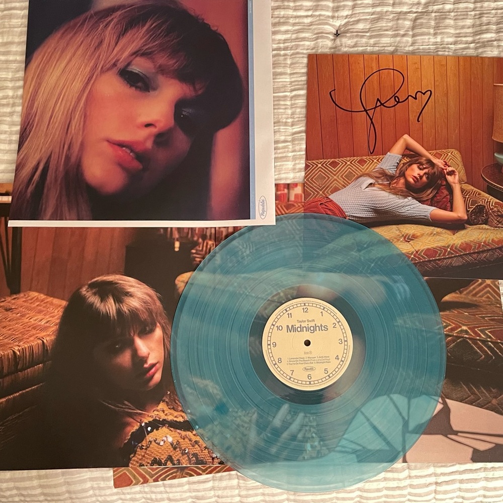 Taylor Swift Midnights HAND SIGNED PHOTO WITH HEART Blue Moonstone Vinyl